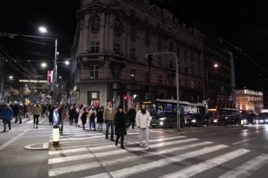 ONI POTPALJUJU PROTESTE U SRBIJI: Budno oko sve prati dok pozivaju na otcepljenje Kosova i Metohije (VIDEO)