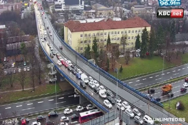 POTPUNI KOLAPS NA AUTO-PUTU I PLAVOM MOSTU! Beograđani, ako sada krećete iz kuće, spremite se na HAOS NA ULICAMA! (FOTO)