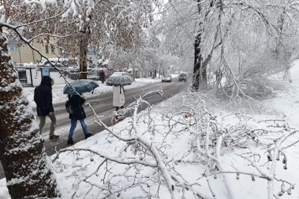 VAŽNO UPUSTVO RHMZ! Morate da držite OVIH VAŽNIH PRAVILA tokom i nakon EKSTREMNOG NEVREMENA!