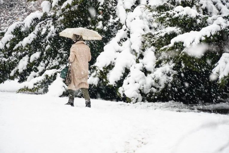 RHMZ UPRAVO IZDAO UPOZORENJE: Sneg će nas zatrpati, sutra se ČUVAJTE OVIH STVARI