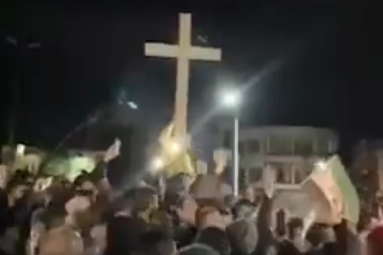 VELIKI PROTEST HRIŠĆANA U DAMASKU: Vođa pobunjenika se obratio javnosti i obećao dve stvari (VIDEO)