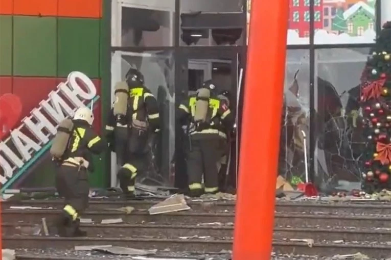 EKSPLOZIJA U TRŽNOM CENTRU U RUSIJI! Ima mrtvih, odjeknulo dok su radnici pripremali radnje za otvaranje! (VIDEO)