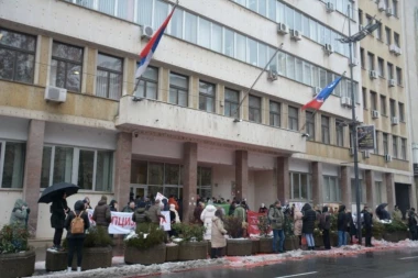 HRVATI LIKUJU I PRIŽELJKUJU: "Protesti će izazvati građanski rat i propast Srbije"! (FOTO)