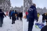 OGRADILI BRDO DA DECA NE BI MOGLA DA SE SANKAJU, PA POČELI DA IM NAPLAĆUJU IGRANJE: Sraman snimak sa Zaltibora (VIDEO)