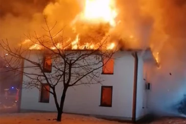 IZGORELA HADŽI-PAŠINA DŽAMIJA U BRČKOM! Požar izbio usred noći! (VIDEO)