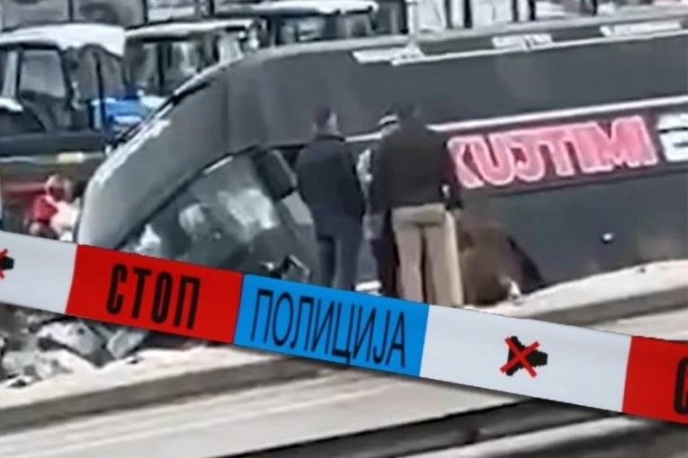 JEZIV SUDAR NA JUGU SRBIJE! Povređeno 22 putnika, atobus se od udarca prevrnuo kao da je igračka! (VIDEO)