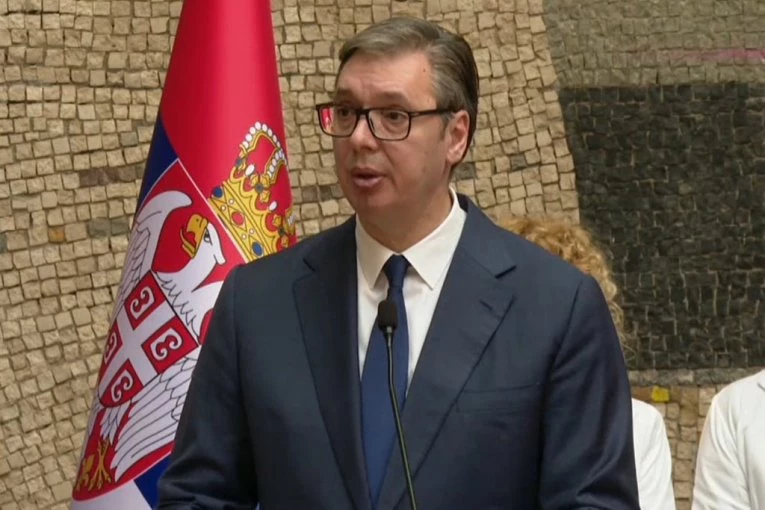 Predsednik Vučić gostuje na javnom servisu!