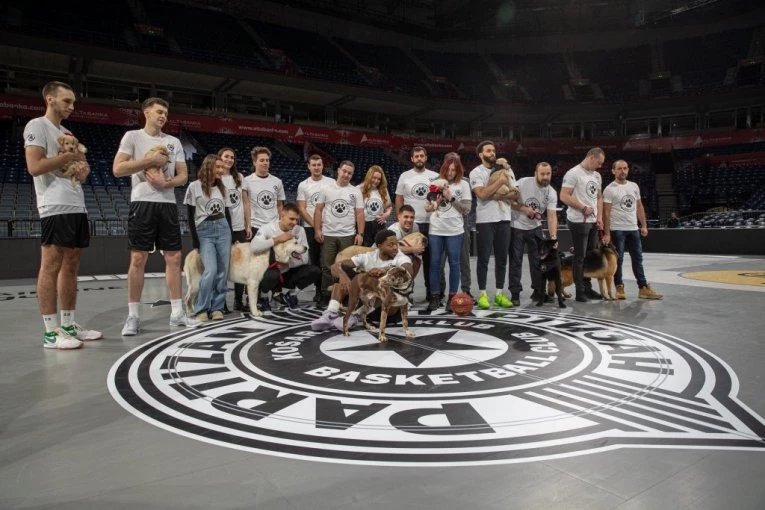 HUMANOST CRNO-BELIH NA DELU! Evo šta su uradili na treningu pred susret sa Fenerbahčeom! (FOTO GALERIJA)