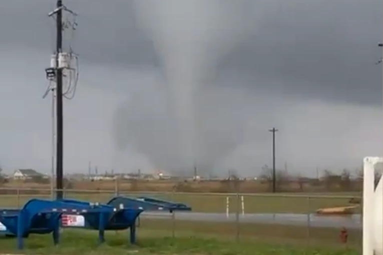 JEZIVE SCENE U TEKSASU! Pogledajte šta radi tornado! (VIDEO)