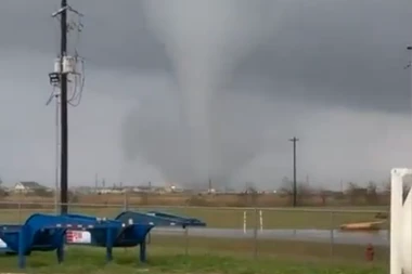 JEZIVE SCENE U TEKSASU! Pogledajte šta radi tornado! (VIDEO)