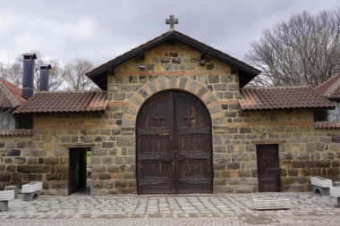 NESTALA ISKUŠENICA IZ MANASTIRA GRAČANICA: U srpskoj svetinji na Kosmetu zavladao muk, vernici u strahu