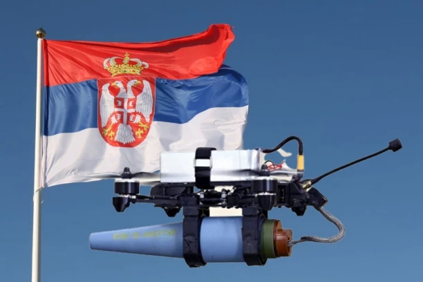 SAVRŠENSTVO TEHNIKE ZA ODBRANU NAŠE SRBIJE! Domaći dron kamikaza precizno pogađa mete i u najzahtevnijim okruženjima (VIDEO)