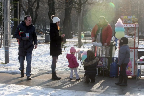 JUTRO VEOMA HLADNO, PREKO DANA SUNČANO! Temperatura do sedam stepeni! USKORO OBRT!