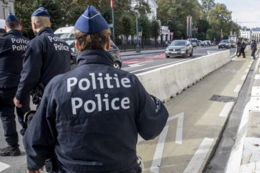 NAPADAČ U ŠKOLI IZVRŠIO SAMOUBISTVO? Policija opkolila zgradu, petoro ranjeno (VIDEO)