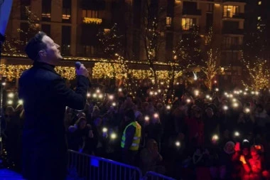 PRAVA ZIMSKA BAJKA U BEOGRADU! Ovo mesto postalo centar prazničnih čuda, Peđa Jovanović STVORIO ČAROLIJU NA BINI! (GALERIJA)