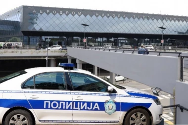 BRAČNOM PARU OTEO NAKIT VREDAN PREKO MILION I PO NA AERODROMU! Iskoristio trenutak nepažnje, otkriveni svi detalji!