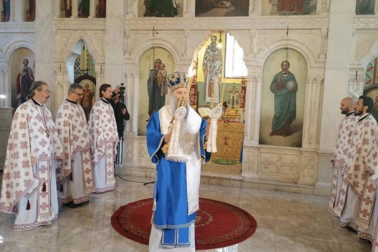 PATRIJARH PORFIRIJE SLUŽIO LITURGIJU U HRAMU ALEKSANDRA NEVSKOG: Važna poruka poglavara SPC na Badnji dan upućena vernicima (FOTO/VIDEO)