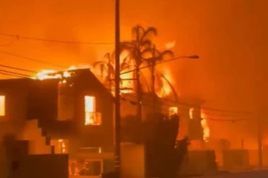 MARIKA GLEDALA KAKO JOJ KOMŠILUK NESTAJE U PLAMENU: Stravična ispovest žene koja se spasila vatre, "GORELE SU STVARI IZA KUĆE, BILO JE APOKALIPTIČNO" (FOTO/VIDEO)