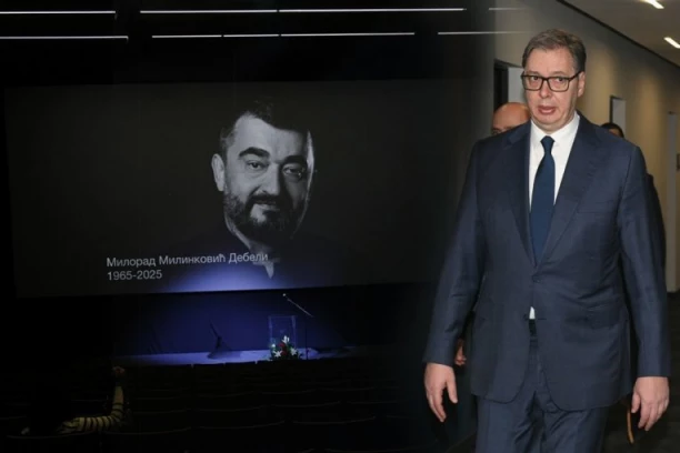 PREDSEDNIK SRVIJE STIGAO NA KOEMMORACIJU: Vučić došao da oda počast Miloradu Milinkoviću (FOTO, VIDEO)