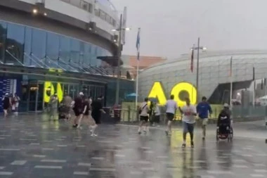 POTPUNI HAOS U MELBURNU: Spojili se nebo i zemlja - sve aktivnosti su OTKAZANE! (VIDEO)