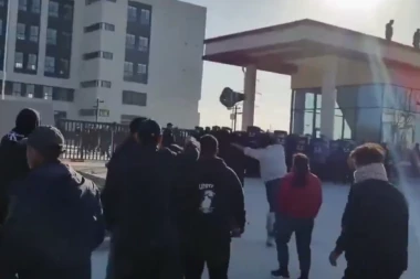 NASILNI PROTESTI U KINI: Smrt tinejdžera izazvala haos na ulicama, policija i studenti u klinču (VIDEO)