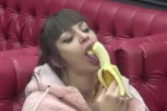 MILJANA SIMULIRALA SNIMAK ANĐELE ĐURIČIĆ SA BANANOM: Nakon BEKSTVA se vratila u Elitu, pa sa voćkicom se zaigrala!