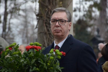 ISPRAĆAJ VELIKANA! Predsednik Vučić stigao na sahranu Milorada Milinkovića! (FOTO/VIDEO)