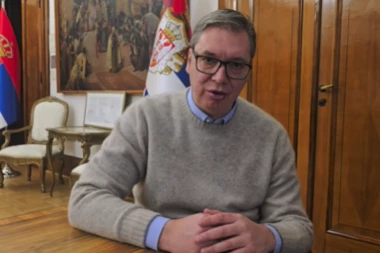 SRBIJA JE SVAKOG DANA PRITISNUTA ZAJEDNIČKIM PRITISKOM IZNUTRA I SPOLJA! Vučić: Umesto da radimo na EXPO, da gradimo puteve, da gradimo pruge, GOVORIMO O NASILNOJ PROMENI VLASTI!