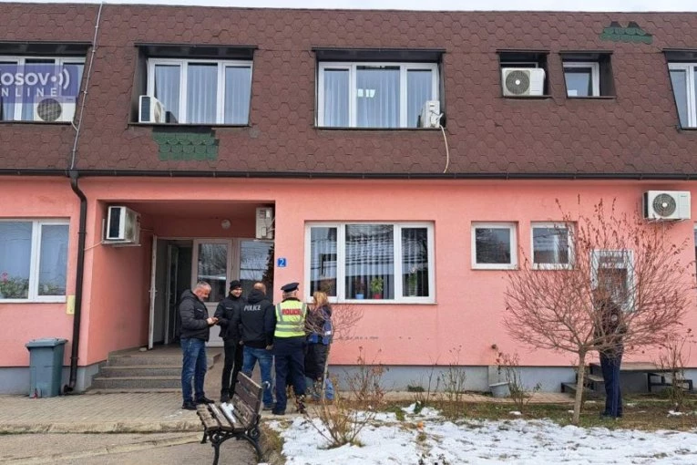 NOVO KURTIJEVO IŽIVLJAVANJE NAD SRBIMA NA KIM! Policija upala u sve zgrade opština i pošta u srpskom sistemu južno od Ibra (VIDEO)