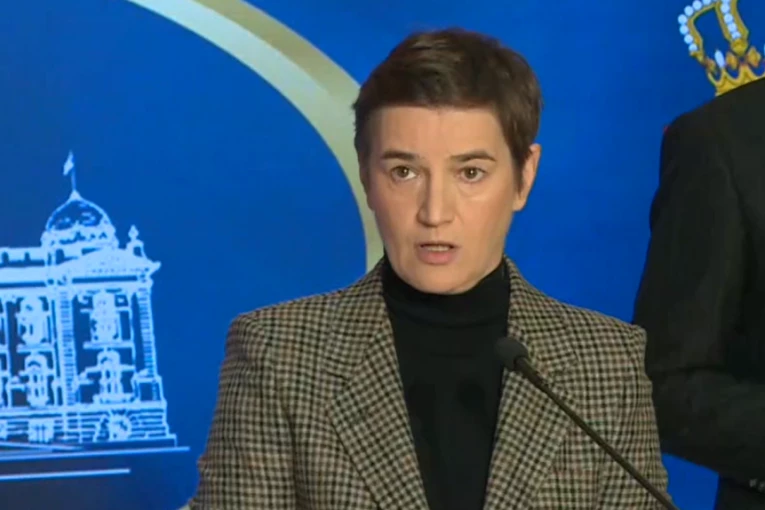 "IZVOLITE 100 POTPISA NAJVEĆE POSLANIČKE GRUPE KOJIM SE PODRŽAVA INICIJATIVA DA SE NARODNA VOLJA PROVERI!" Brnabić se obraća o savetodavnom referendumu!