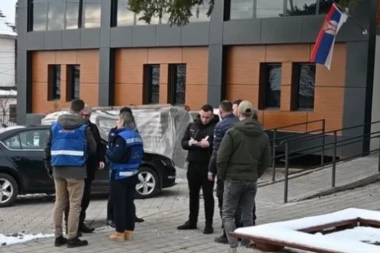 "SRAMNA I PROTIVPRAVNA TORTURA ALJBINA KURTIJA NAD SRBIMA!" Premijer Vučević o upadu tzv. kosovske policije u pošte na KiM: Preduzećemo sve mere da zaštitimo naše građane! (FOTO)