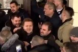 PONOVO ĆE SVE DA DEMOLIRAJU! Opozicija upala u Gradsku kuću u Novom Sadu! NASILJA IMA SVE VIŠE! (VIDEO)