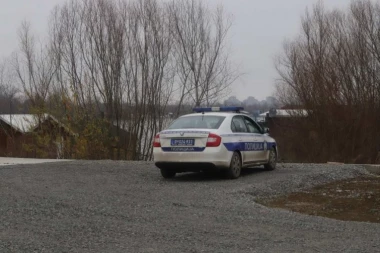 TRAGEDIJA U BEČEJU! Pronađeno telo u kanalu, Hitna pomoć bezuspešno pokušavala reanimaciju!