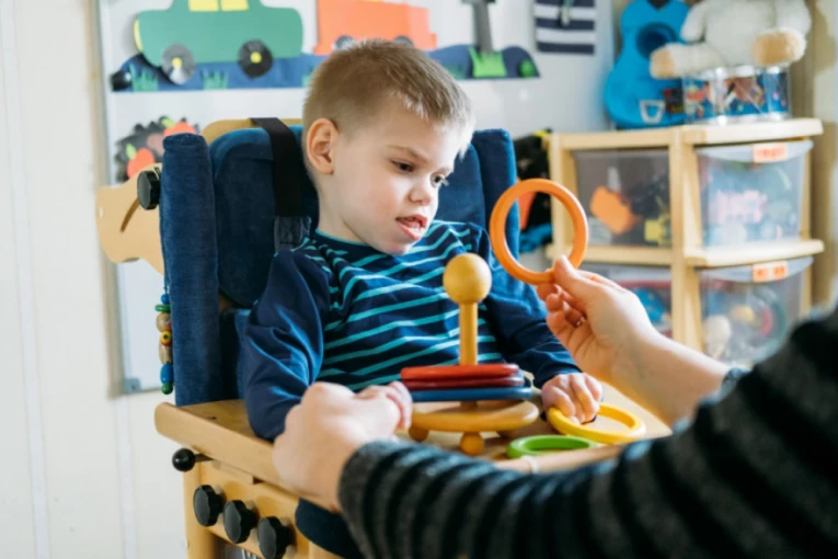 JA SAM MAJKA DEČAKA S AUTIZMOM I ZNAM ŠTA JE UZROK OVOG STANJA! Stariji sin mi je otkrio ISTINU!