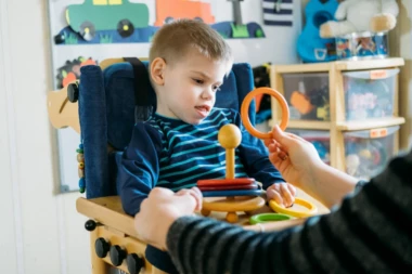 JA SAM MAJKA DEČAKA S AUTIZMOM I ZNAM ŠTA JE UZROK OVOG STANJA! Stariji sin mi je otkrio ISTINU!