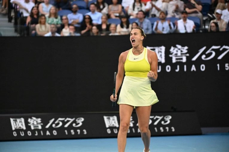 SABALENKA ODLOŽILA NOLETU MEČ, PA DOŠLA DO TRIJUMFA! Prošla kroz pakao, pa otišla u polufinale! (VIDEO)