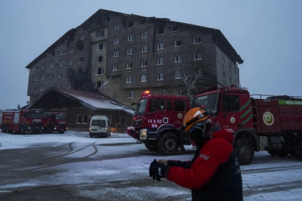 VEZALI ČARŠAVE DA SE SPASU, PA PADALI S PROZORA U SMRT! Jezive slike s lica mesta, u požaru poginulo najmanje 76 ljudi! (FOTO+VIDEO)