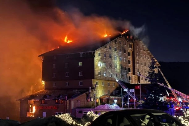 VEZALI ČARŠAVE DA SE SPASU, PA PADALI S PROZORA U SMRT! Jezive slike s lica mesta, u požaru poginulo najmanje 76 ljudi! (FOTO+VIDEO)