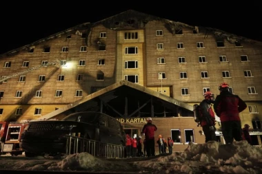 "NAŠA SEĆANJA I SRCA GORE ZBOG GUBITAKA": Oglasio se slavni reditelj posle MONSTRUOZNOG POŽARA u hotelu "Grand", koji je ubio 76 ljudi! (FOTO)