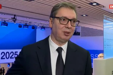 VUČIĆ POSLAO PORUKU MINISTRIMA I DIREKTORIMA JAVNIH PREDUZEĆA: Na skup u Jagodini dođite autobusom ili svojim autom, NEMOJTE DA TROŠITE DRŽAVNE PARE! (VIDEO)