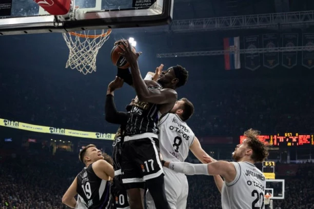 NIŠTA NIJE GOTOVO: Partizan čuva prednost - odluka pada u poslednjih deset minuta!