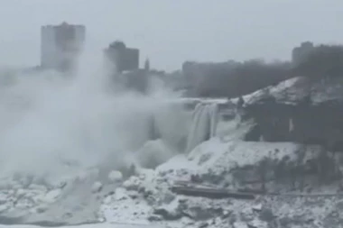 NIJAGARINI VODOPADI POTPUNO ZALEĐENI! Žestoki minus okovao čitav region snegom i ledom, OVAKO NEŠTO DUGO NISTE VIDELI (VIDEO)