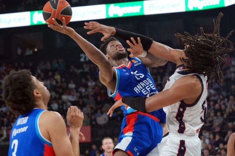 EFES UNIŠTIO OLIMPIJU! Ovo je dobra vest za Zvezdu Meidianbet i Partizan