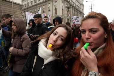 EVO DA LI ĆE STUDENTIMA BITI ISPLAĆENI KREDITI I STIPENDIJE! Oglasio se  SKONUS!