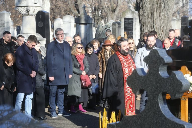 ALEKSANDAR VUČIĆ NA POMENU PRVOJ ŽENI KSENIJI! Tri godine od smrti poznate novinarke (FOTO)