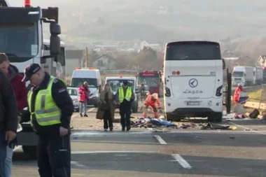 ZBOG OVOGA JE PREŽIVELA HOROR KOD UMKE! Oglasila se doktorka iz jednog od autobusa koji su se sudarili, jedna stvar ju je spasla (VIDEO)