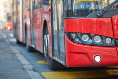 ROMANTIČAR IZ 37 DIGAO BEOGRAD NA NOGE! Zaboravio neobičnu stvar u autobusu (FOTO)