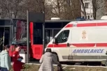 PRVI SNIMAK NESREĆE NA NOVOM BEOGRADU! U sudaru dva autobusa zarobljen muškarac, izvlače i vozača iz smrskanog vozila! (VIDEO)