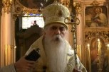 “IZRODI SU OSKRNAVILI SVESRPSKU SLAVU! TO NI OKUPATORI NISU RADILI!”: Vladika Irinej posle liturgije poslao oštru poruku (VIDEO)