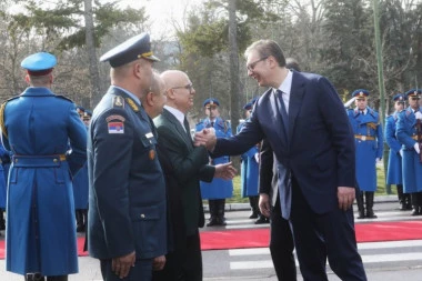 SAMO JAKA VOJSKA GARANT JE OČUVANJA MIRA I STABILNOSTI! Predsednik Vlade Vučević: Nastavljamo sa modernizacijom i razvojem naše vojske!